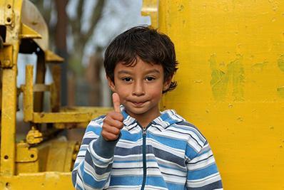 Radosne dziecko Mały, zadowolony chłopiec